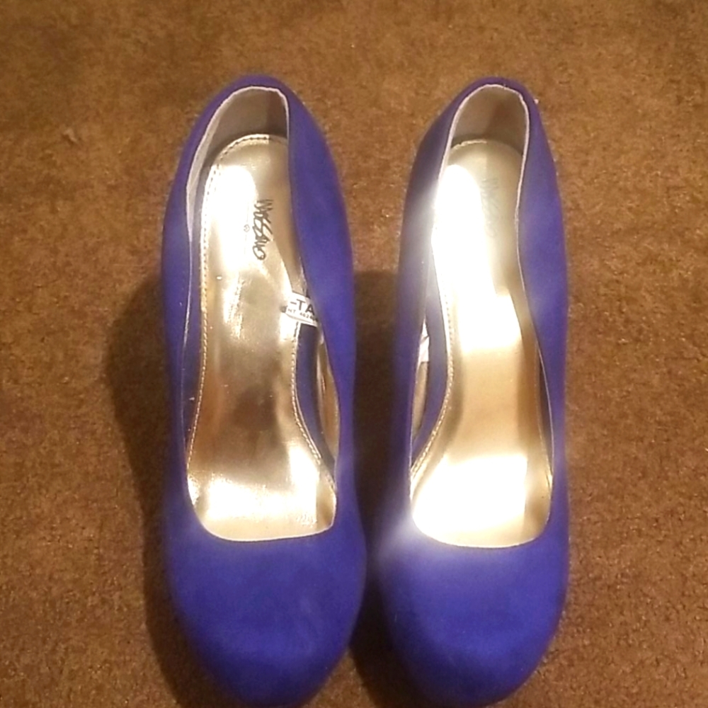 Platform blue suede shoes